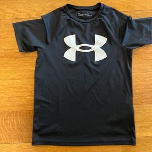 Under armour youth medium shirt